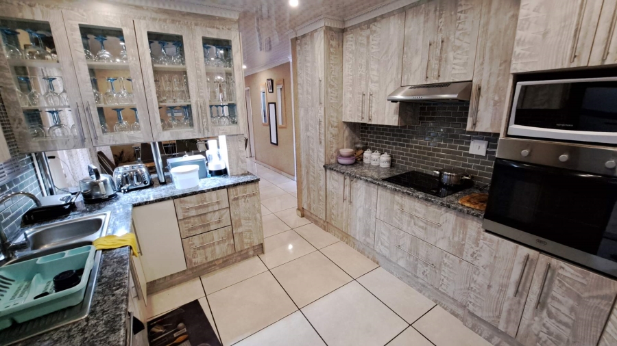 3 Bedroom Property for Sale in Lourierpark Free State